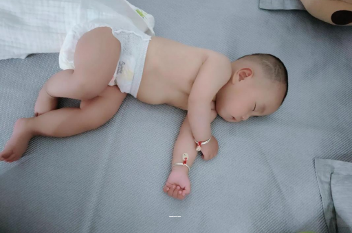 新安四个月宝宝不爱笑